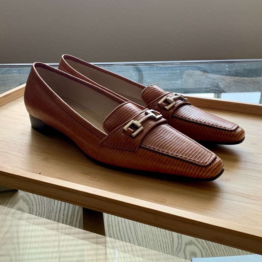 Vintage Pointed Toe Leather Loafers